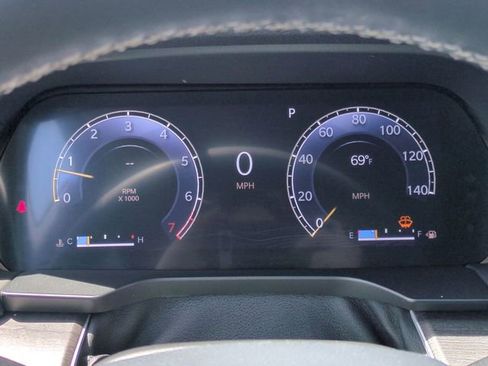 Used 2023 Jeep Grand Cherokee Limited w/ Luxury Tech Group II AWD/4WD image 15