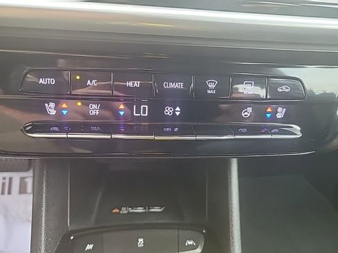 Certified 2023 Chevrolet Bolt EUV LT w/ Convenience Package image 22