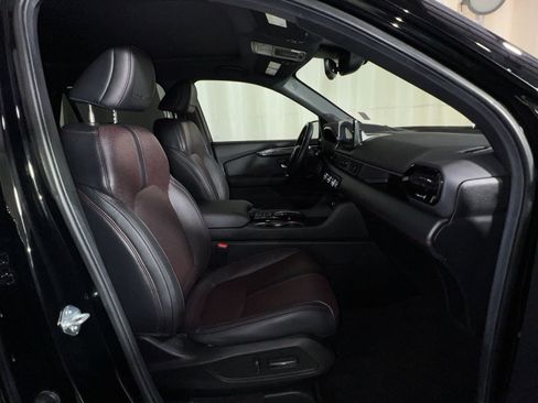 Used 2025 Honda Pilot Black Edition image 33