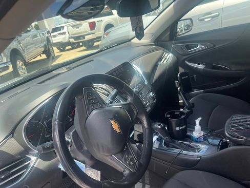 Used 2017 Chevrolet Malibu LT w/ Driver Confidence Package FWD image 6