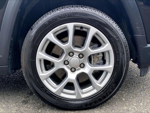 Certified 2023 Jeep Compass Latitude w/ Sun and Sound Group AWD/4WD image 10
