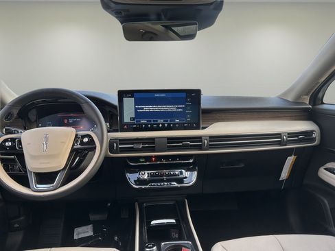 Used 2025 Lincoln Corsair Reserve image 10