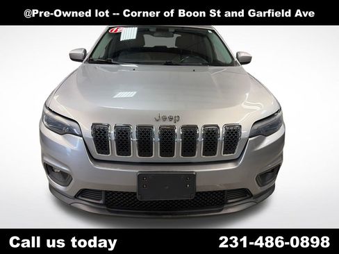 Used 2019 Jeep Cherokee Latitude Plus w/ Cold Weather Group AWD/4WD image 13
