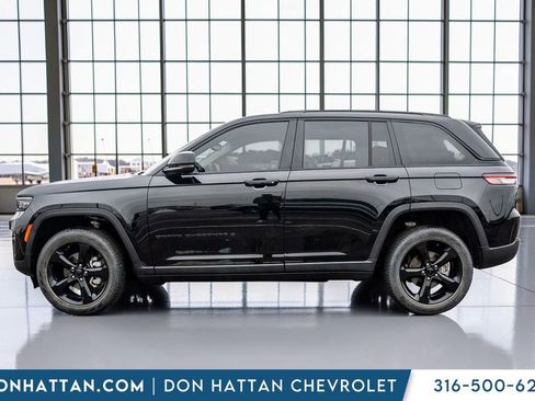 Used 2023 Jeep Grand Cherokee Limited w/ Black Appearance Package AWD/4WD image 2