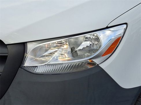 Used 2024 Mercedes-Benz Sprinter 4500 image 11