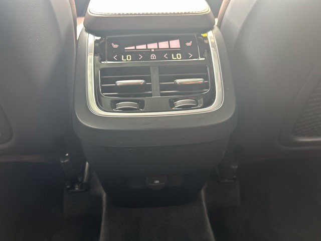 Certified 2024 Volvo XC90 B6 Plus w/ Protection Package Premier AWD/4WD image 16