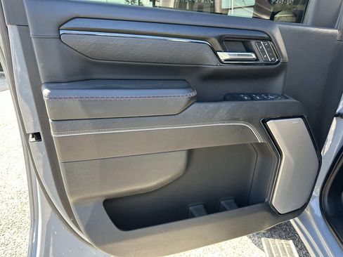 Used 2024 GMC Sierra 2500 AT4X image 8