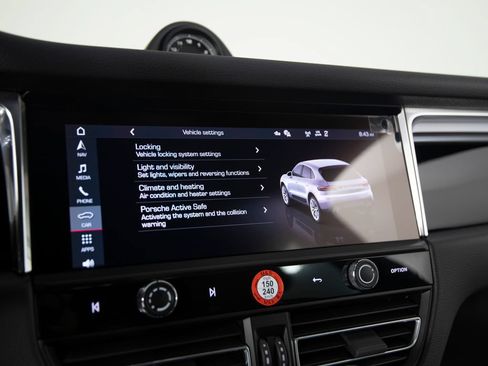 Certified 2026 Porsche Macan AWD/4WD image 24