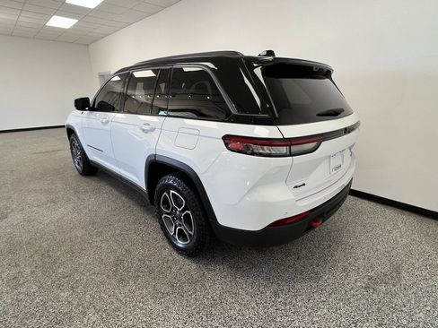 Used 2022 Jeep Grand Cherokee Trailhawk w/ Luxury Tech Group III image 18