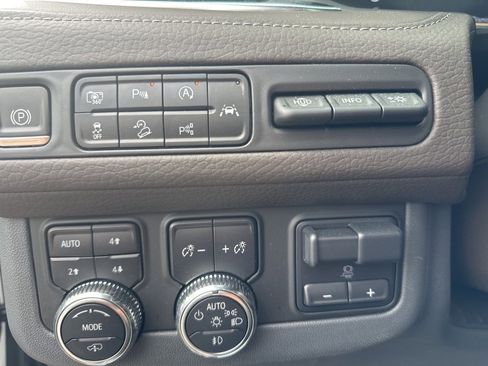 Used 2024 GMC Yukon XL Denali w/ Denali Reserve Package image 22