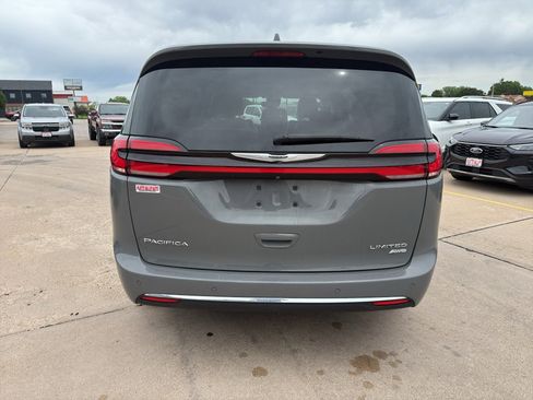 Used 2021 Chrysler Pacifica Limited w/ Premium & Safety Sphere Group AWD/4WD image 9