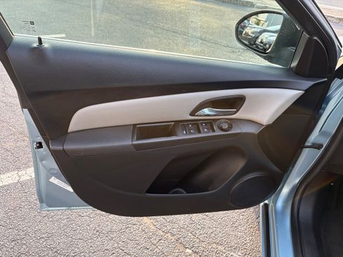 Used 2012 Chevrolet Cruze LS w/ Connectivity Package FWD image 11
