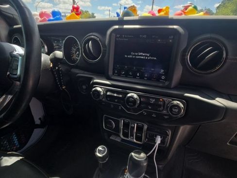 Used 2021 Jeep Gladiator Overland AWD/4WD image 12
