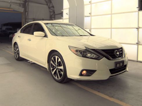 Used 2016 Nissan Altima 2.5 SR FWD image 4