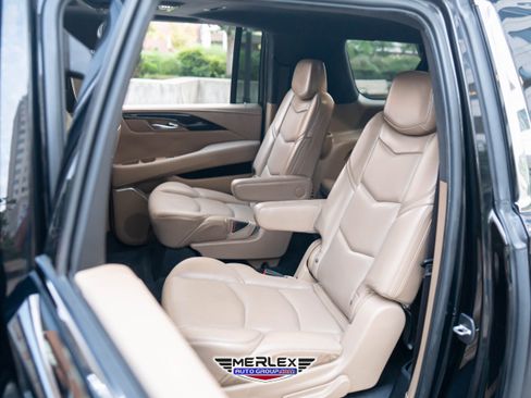 Used 2019 Cadillac Escalade ESV Platinum image 22