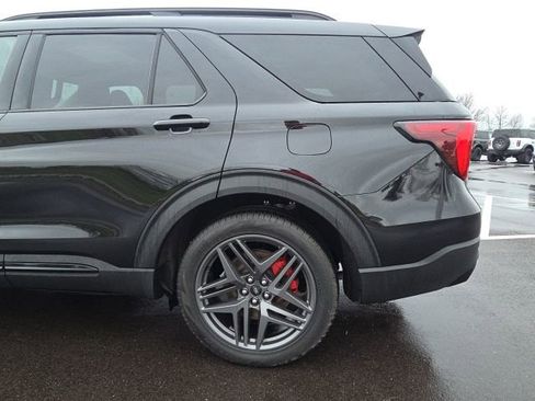 Used 2025 Ford Explorer ST w/ Sun And Sound Package AWD/4WD image 16