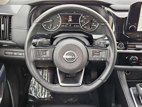 Used 2024 Nissan Pathfinder SL image 39