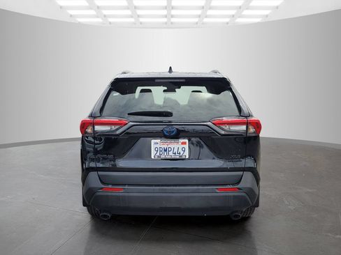 Used 2022 Toyota RAV4 XLE Premium AWD/4WD image 5