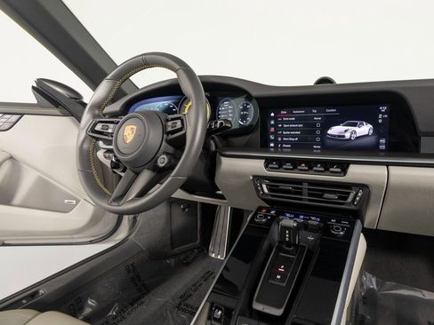 Certified 2022 Porsche 911 Targa 4S image 38