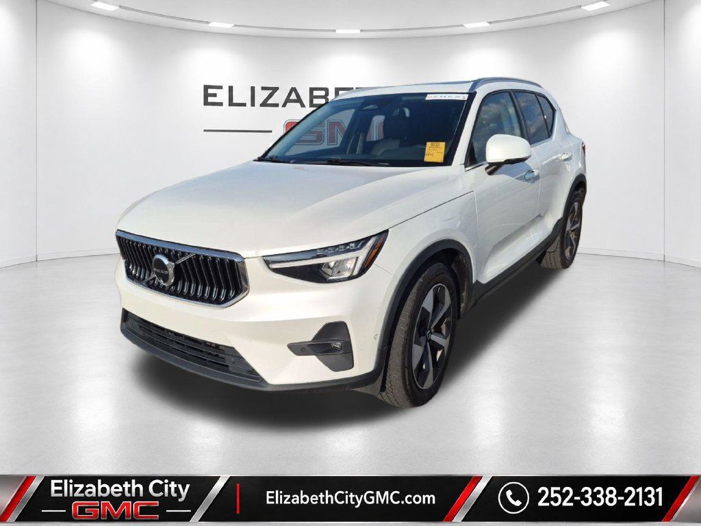 Used 2024 Volvo XC40 B5 Plus AWD/4WD image 3