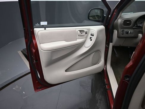 Used 2007 Chrysler Town & Country Touring w/ Luxury Group image 12