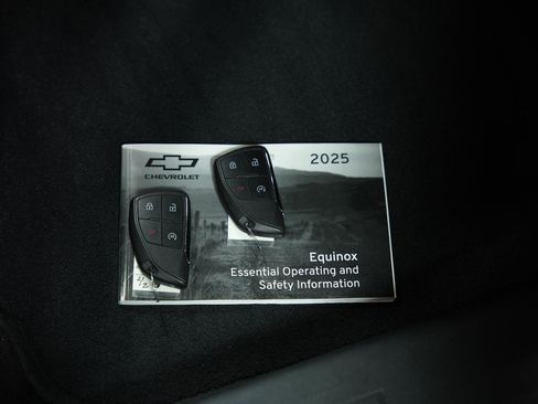 Used 2025 Chevrolet Equinox LT w/ Safety and Technology Package image 21