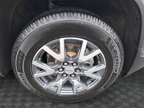 Certified 2022 GMC Acadia SLT w/ Technology Package image 17