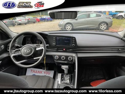 Used 2021 Hyundai Elantra SE FWD image 16