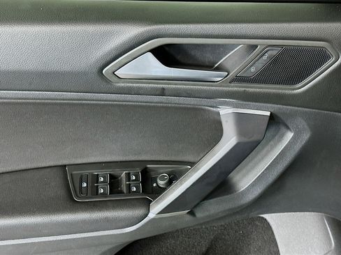 Used 2020 Volkswagen Tiguan SE w/ Panoramic Sunroof Package FWD image 15