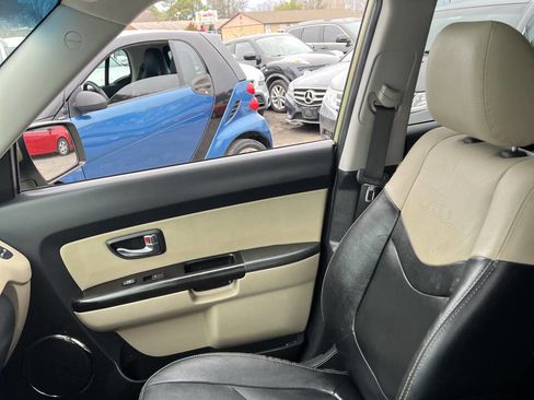 Used 2012 Kia Soul ! w/ Premium Pkg image 17