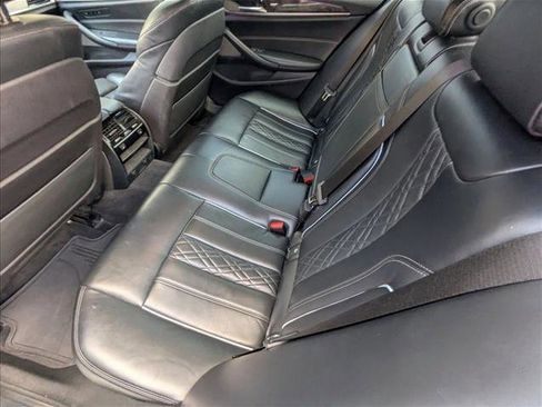Used 2018 BMW M550i xDrive image 15