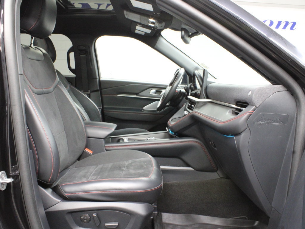 Used 2025 Ford Explorer ST AWD/4WD image 38