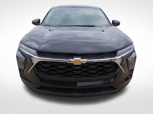 Used 2024 Chevrolet Trax LS w/ LS Convenience Package FWD image 3