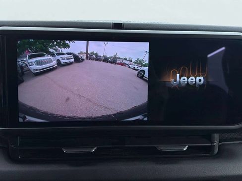 Used 2024 Jeep Wrangler Unlimited Rubicon AWD/4WD image 13