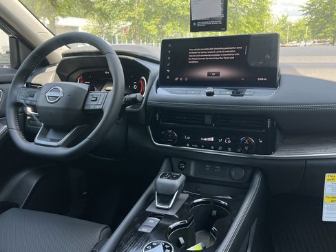 New 2026 Nissan Rogue Platinum AWD/4WD image 3