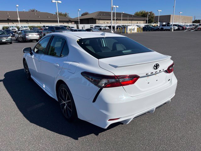 Used 2022 Toyota Camry SE FWD image 5