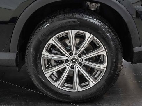 Used 2025 Mercedes-Benz GLC 300 4MATIC image 11