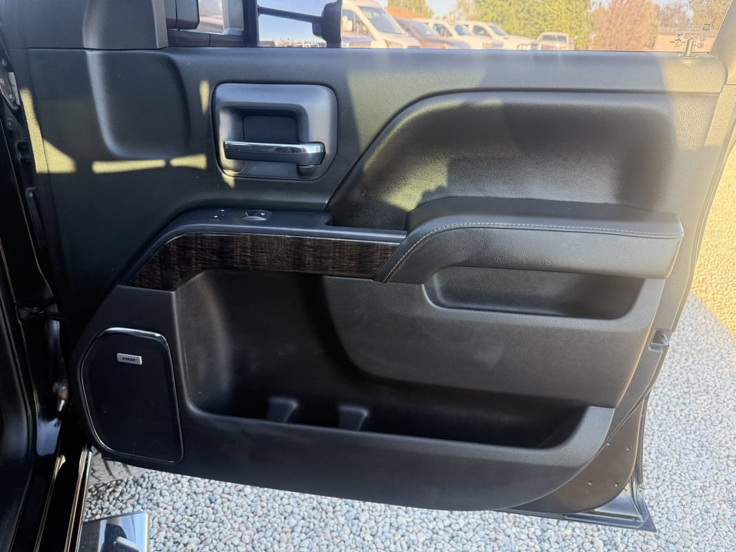 Used 2015 GMC Sierra 2500 Denali w/ Duramax Plus Package AWD/4WD image 9