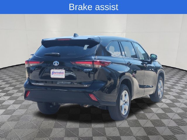 Used 2024 Toyota Highlander LE AWD/4WD image 4
