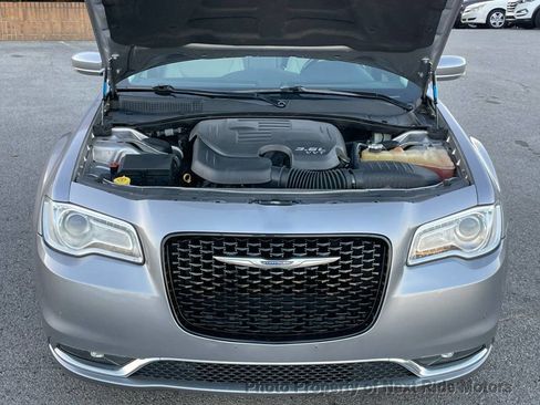 Used 2016 Chrysler 300 Limited image 17