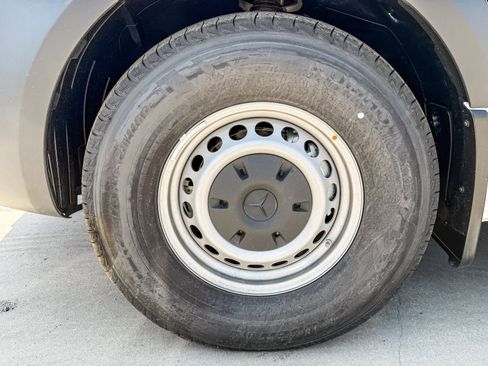 New 2024 Mercedes-Benz eSprinter 170 Cargo image 9
