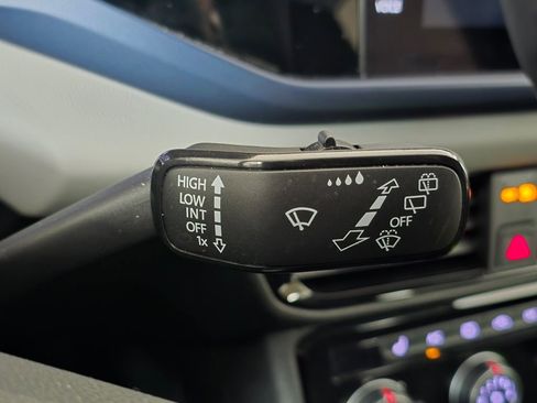 Used 2023 Volkswagen Taos SE w/ Black Wheel Package image 29