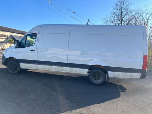 Used 2025 Mercedes-Benz Sprinter 3500 image 2