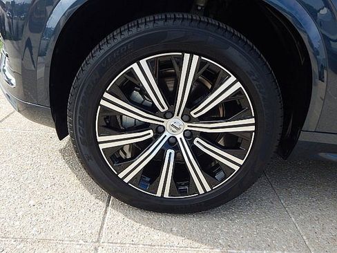 Certified 2025 Volvo XC90 B5 Core image 13
