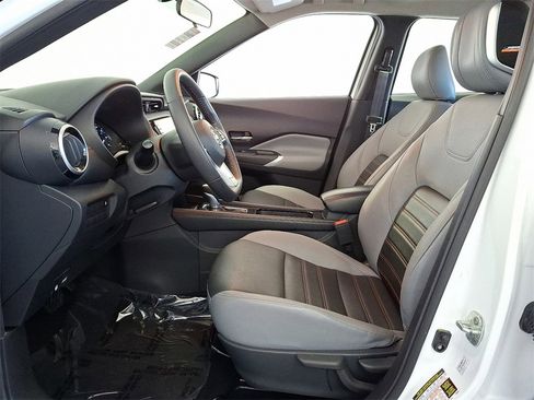 Used 2023 Nissan Kicks SR w/ SR Premium Package image 15