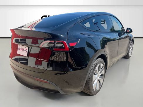 Used 2024 Tesla Model Y Long Range AWD/4WD image 7