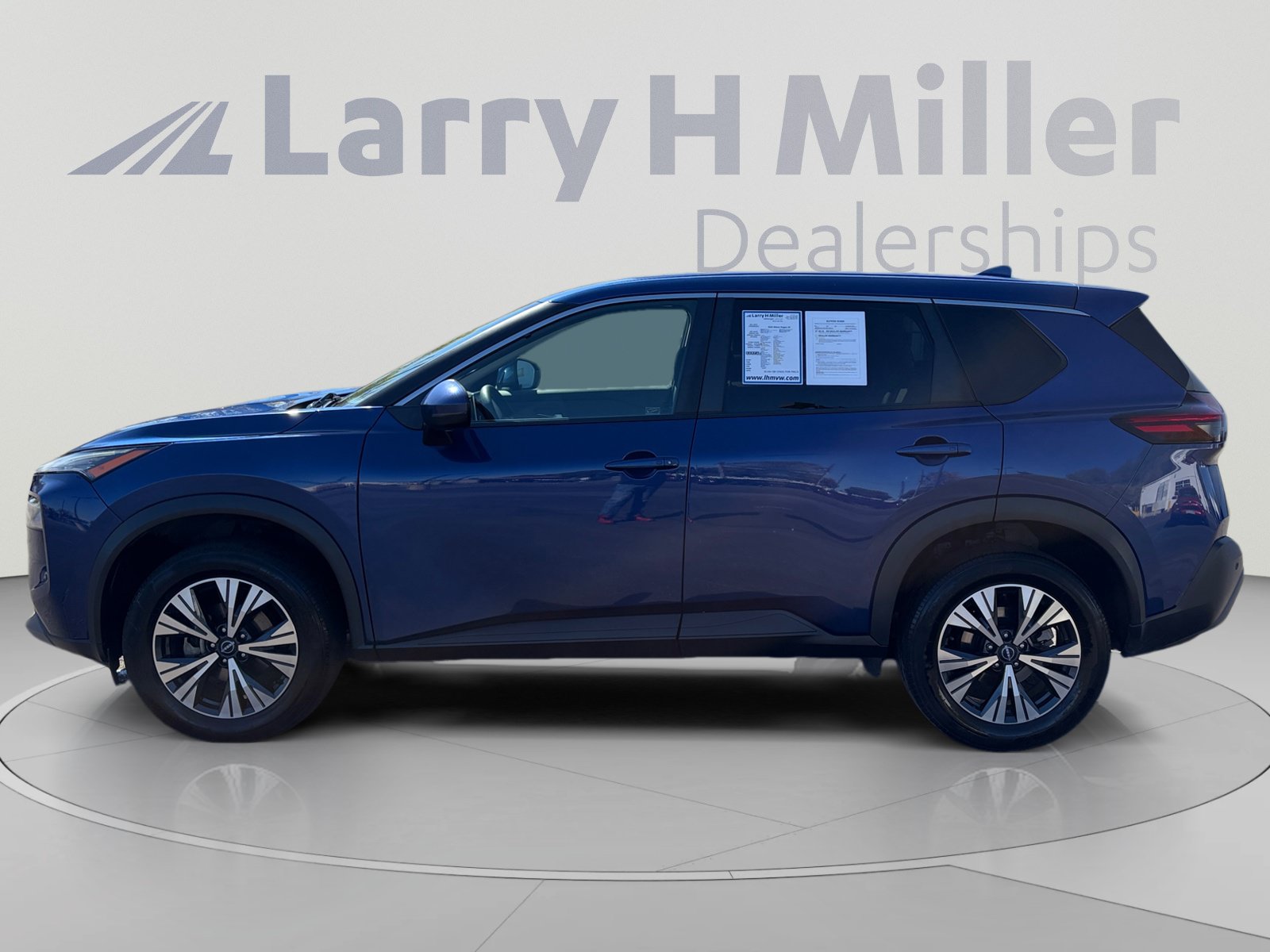 Used 2022 Nissan Rogue SV AWD/4WD image 2