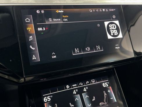 Used 2024 Audi Q8 e-tron Premium Plus image 23