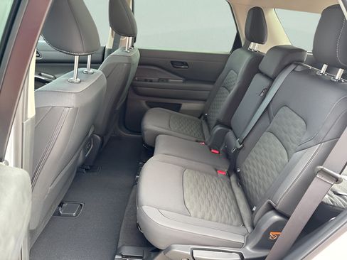 New 2026 Nissan Pathfinder SV w/ SV Premium Package FWD image 25