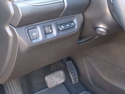 Used 2023 GMC Acadia SLT w/ Elevation Edition FWD image 27